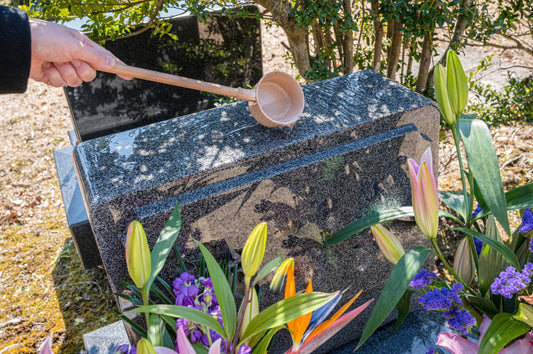 変わりゆく日本の供養事情｜墓じまい・永代供養が増加している背景