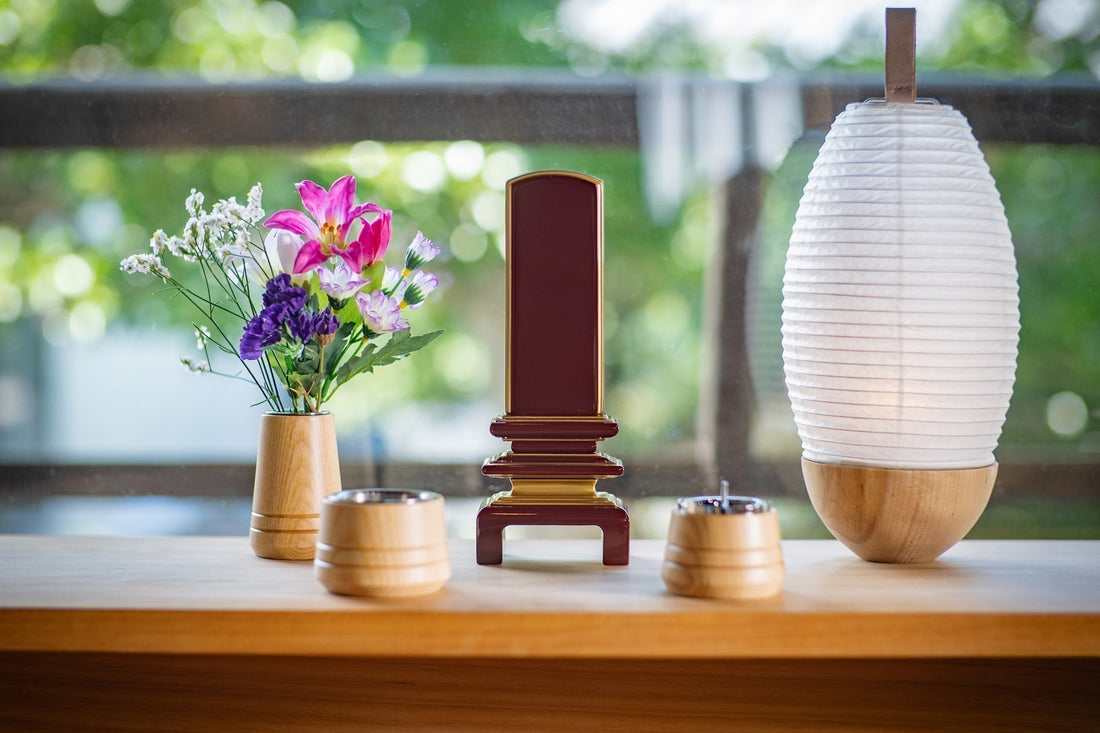 コーディネート#5 和モダン空間でかなえるお盆の手元供養 - 二重呂門（溜塗）