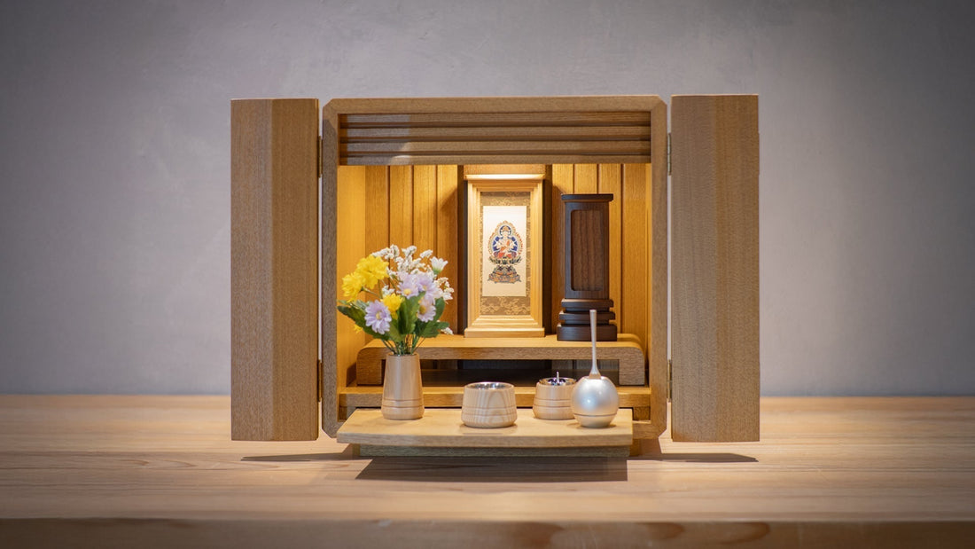 コーディネート#6 限られた空間に丁寧な祈りを。ミニ仏壇でかなえる手元供養